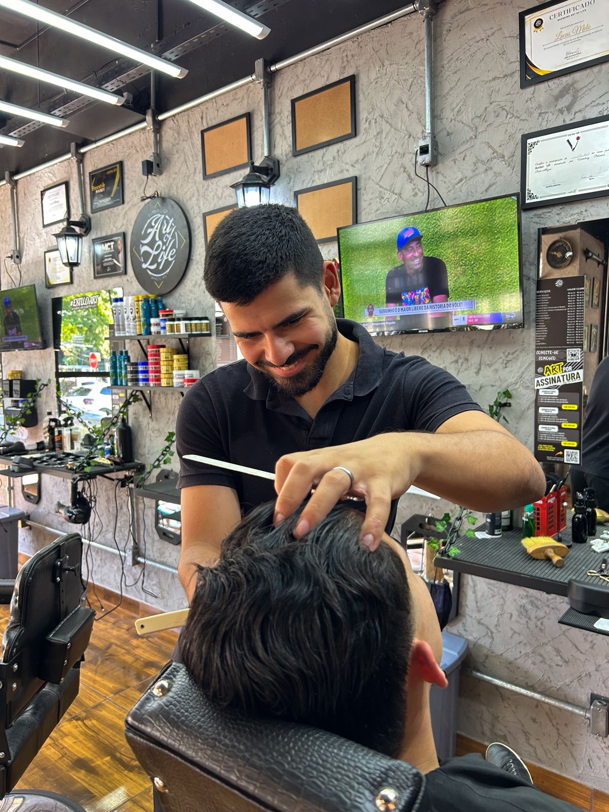 Corte masculino em andamento